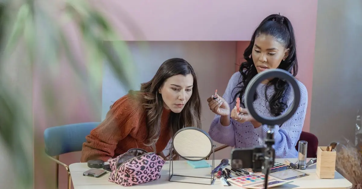 Comment le maquillage hybride transforme votre regard
