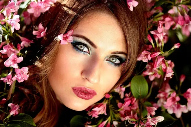 Maquillage hybride : astuces pour briller tout au long de l'année