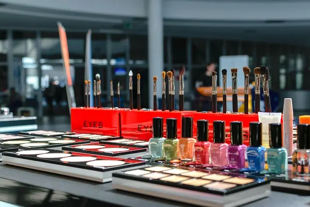 Comment utiliser le maquillage hybride pour un teint éclatant