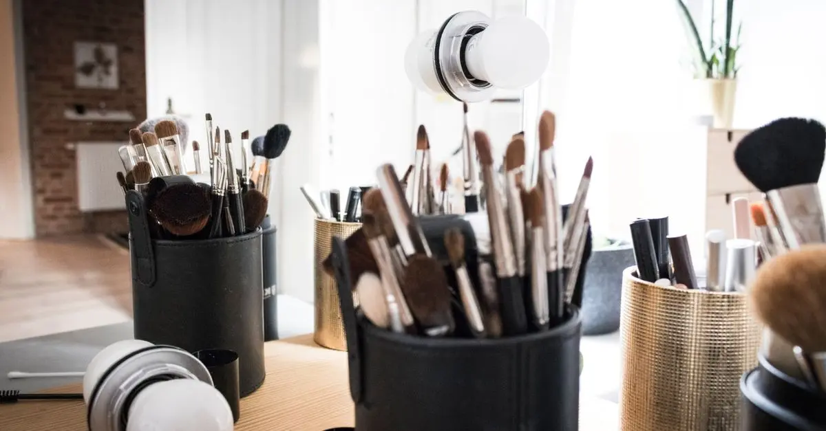 Les ingrédients clés pour un maquillage hybride réussi