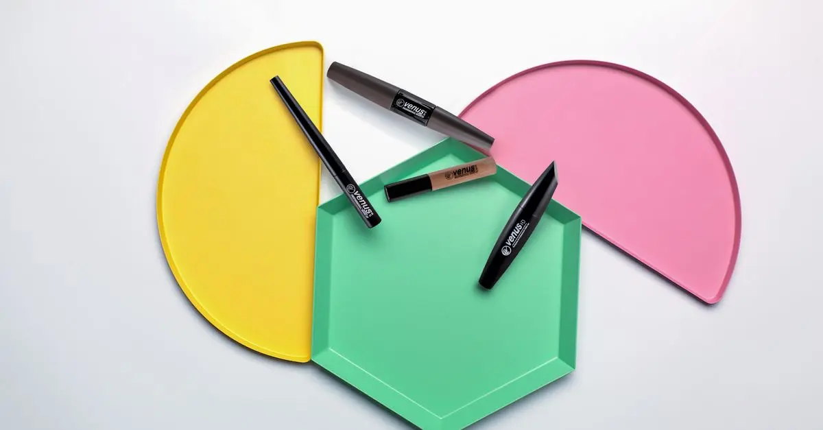Comment le maquillage hybride peut transformer votre peau