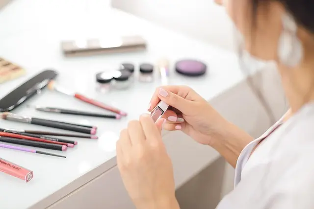 Les Meilleures Astuces pour Appliquer le Maquillage Hybride