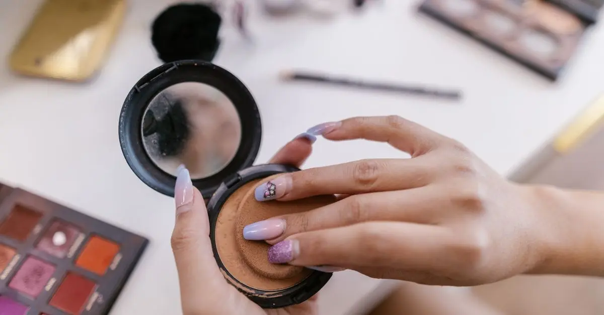Maquillage hybride : comment l'adapter à votre routine beauté