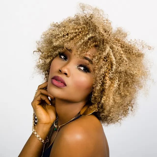 Maquillage hybride et peau mature : astuces pour un teint éclatant