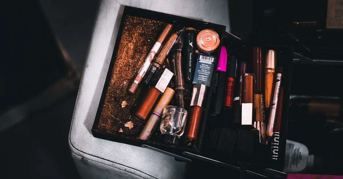 Guide complet pour entretenir votre maquillage hybride