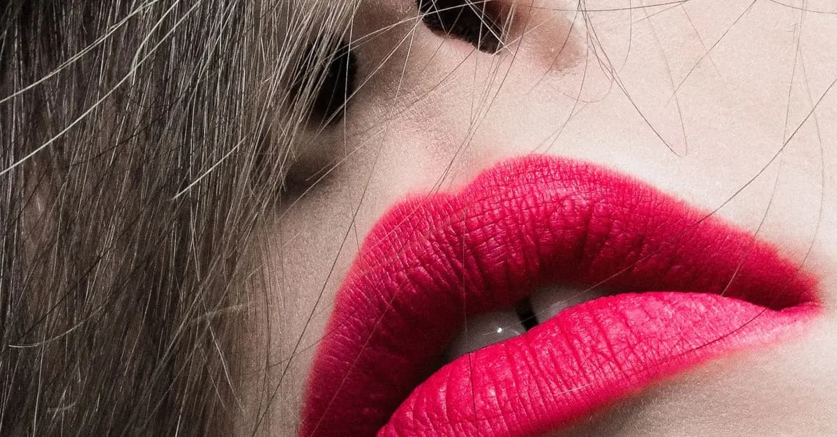 Maquillage hybride : 5 astuces pour des lèvres parfaites