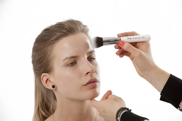 Les 10 erreurs courantes à éviter avec le maquillage hybride