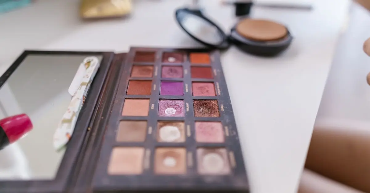 Comment intégrer le maquillage hybride dans sa routine quotidienne