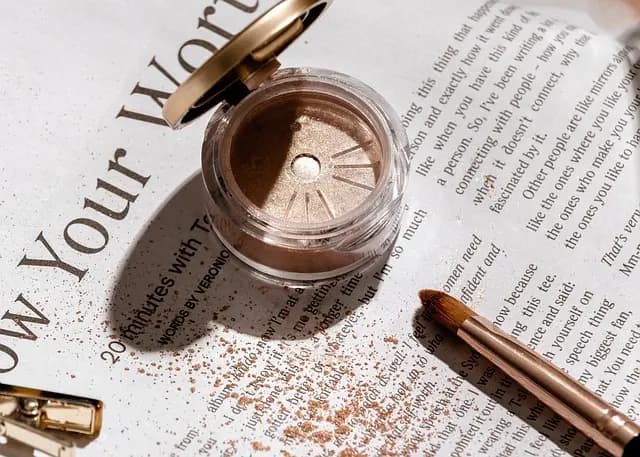 Comparatif des Maquillages Hybrides : Trouvez le Meilleur pour Vous