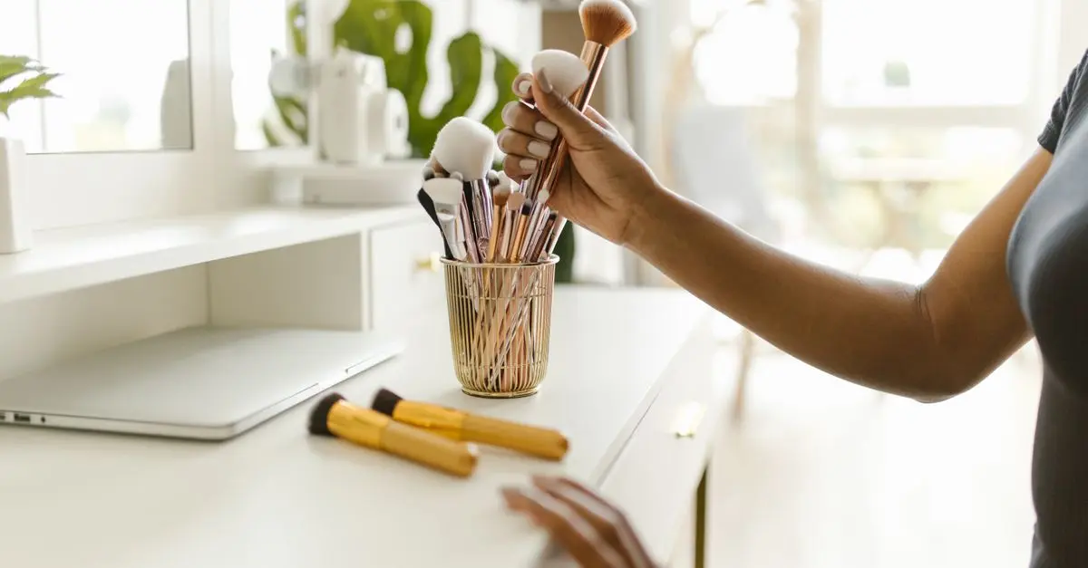 Comment le maquillage hybride peut révolutionner votre routine beauté