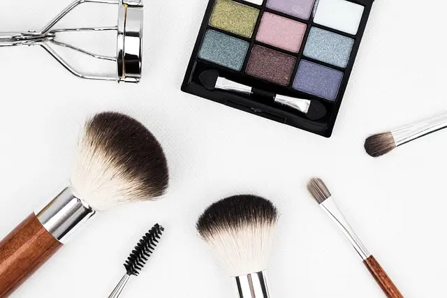 Maquillage hybride : 5 astuces incontournables pour une application parfaite