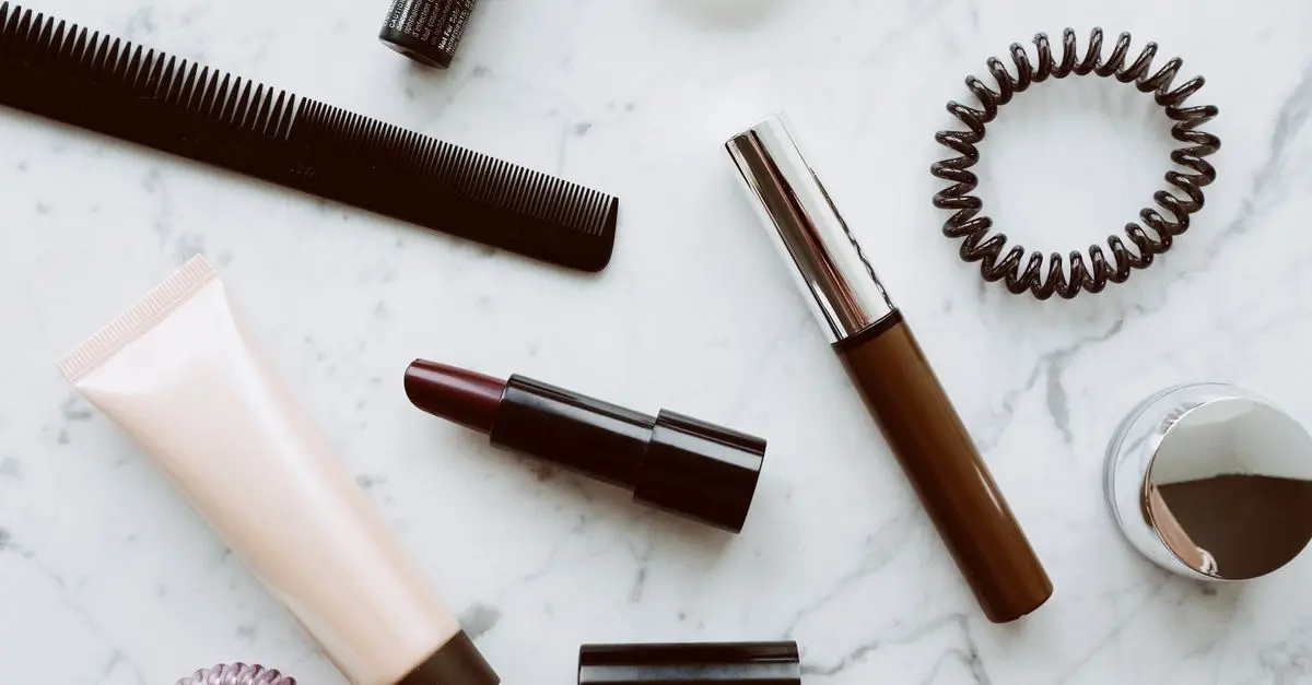 Les meilleurs accessoires pour appliquer le maquillage hybride