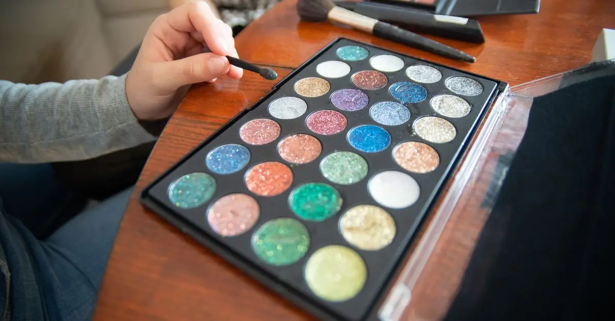 Comment le maquillage hybride améliore votre teint au quotidien