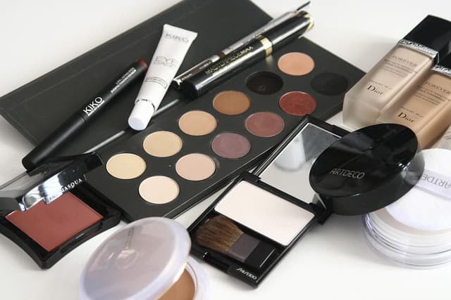 Les secrets d'un maquillage hybride parfait pour votre peau