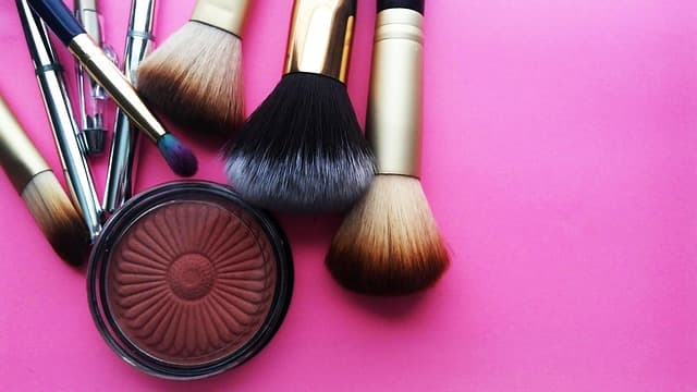 Guide pratique pour choisir son maquillage hybride