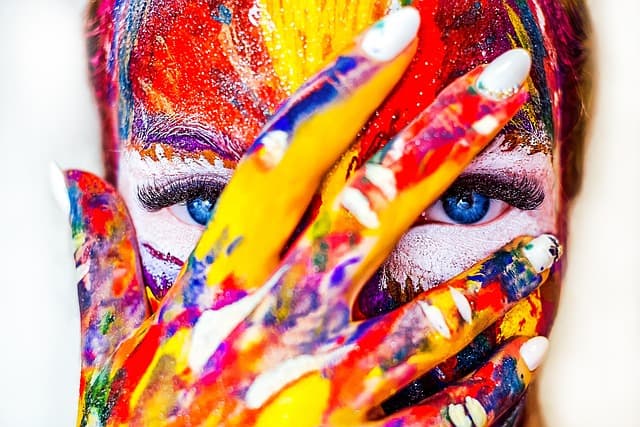 Le maquillage hybride : bienfaits et applications pratiques