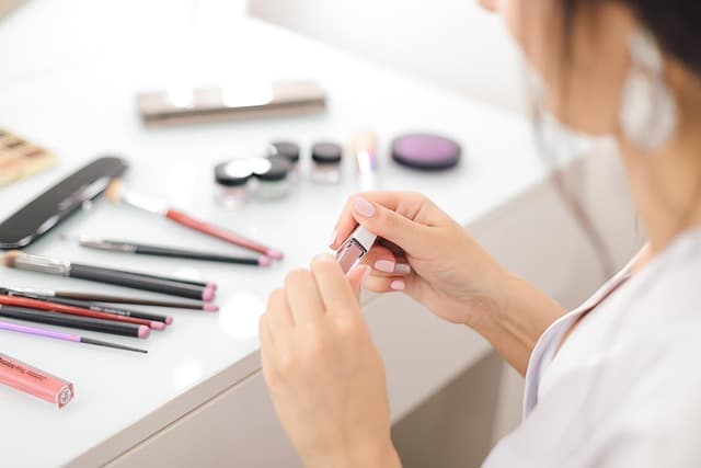 Les bienfaits du maquillage hybride pour votre peau