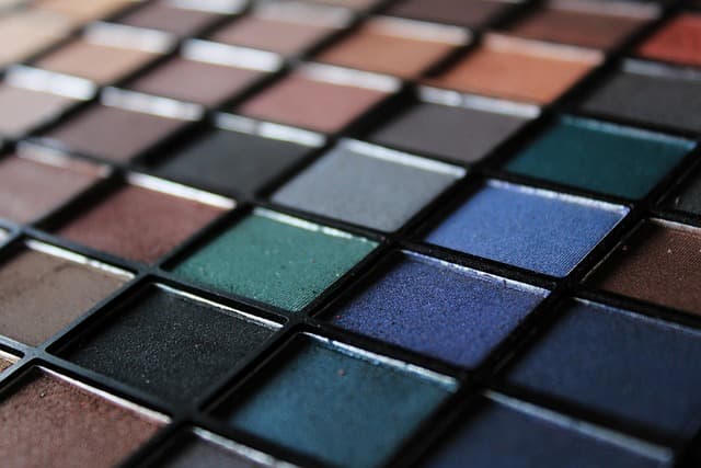 Maquillage hybride : avantages et inconvénients à connaître